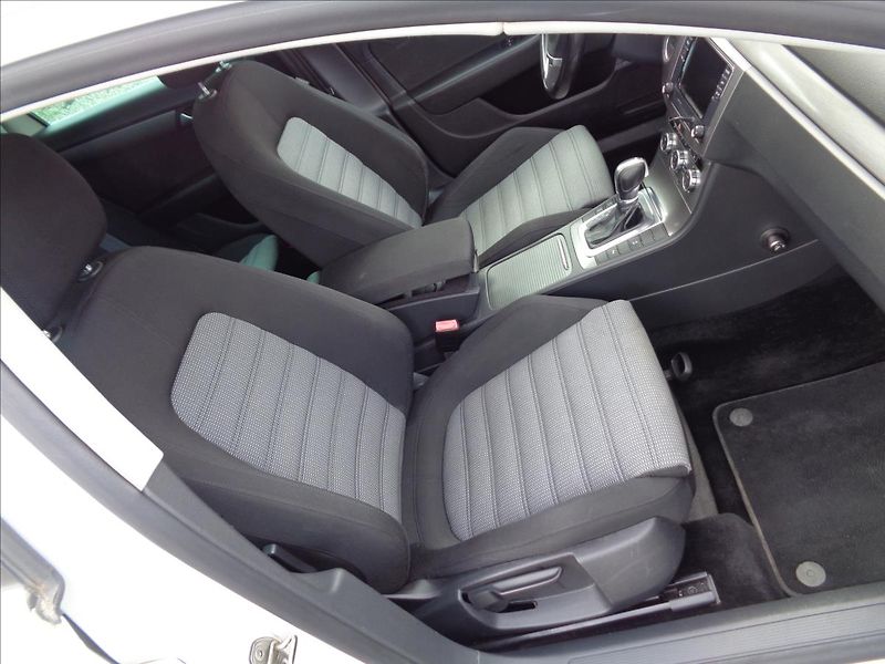 Volkswagen Passat 2,0 - fotka 15 z 17