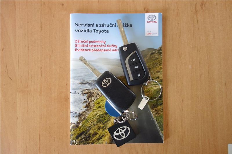 Toyota Corolla 1,6 VVT-i, ČR, 1 MAJ.,SERV.KN. - fotka 36 z 40