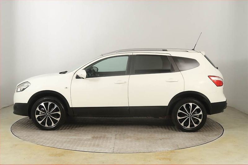 Nissan Qashqai (2012) Acenta 1.6 dCi, 4X4, 7 míst - fotka 3 z 22