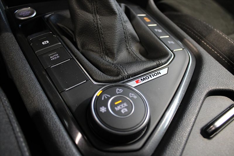 Volkswagen Tiguan Allspace TSi 180kW DSG 4Motion - fotka 9 z 33