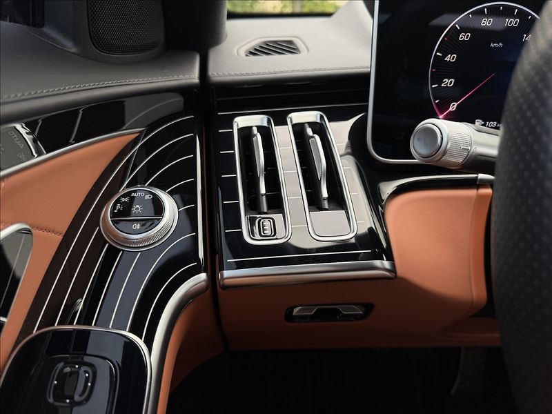 Mercedes-Benz Třídy S 400d AMG 4Matic - fotka 17 z 36