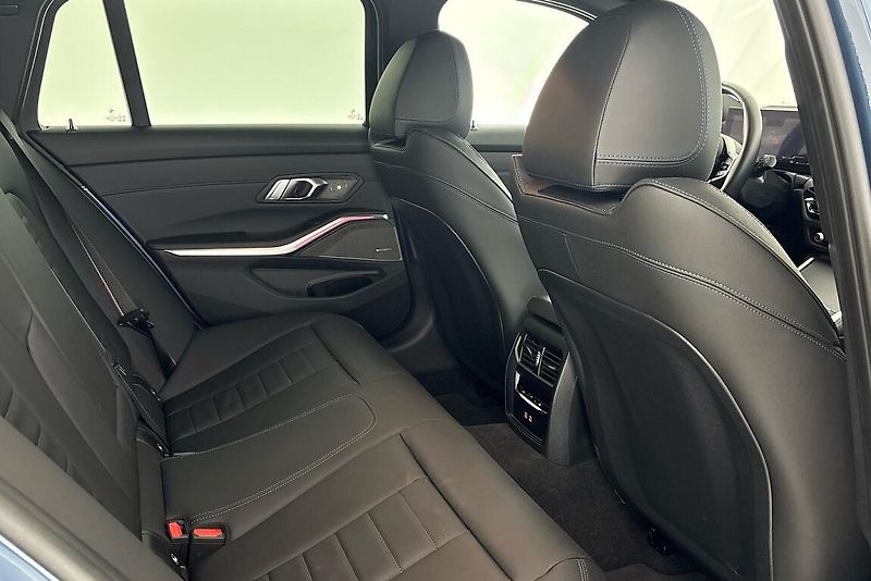 BMW Řada 3 řady 3 | 320d xDrive - fotka 15 z 16