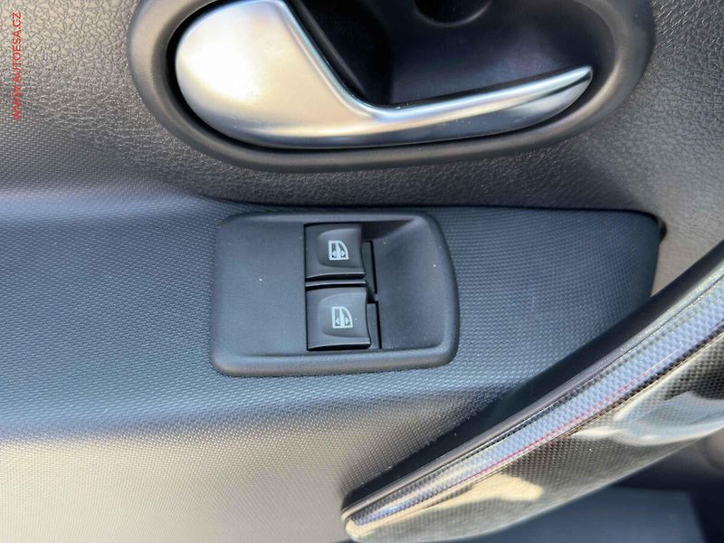 Dacia Logan (2017) 1.2 i, 1.maj,ČR, AC, park - fotka 11 z 15