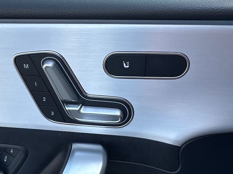 Mercedes-Benz Třídy A 35 AMG 4MATIC - fotka 15 z 20