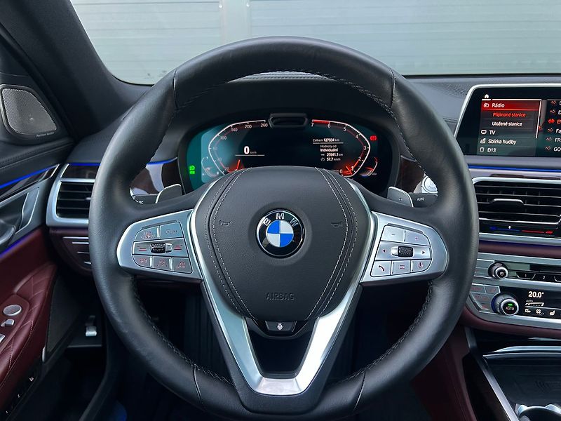 BMW Řada 7 750i xDrive Individual  390kw - fotka 26 z 42