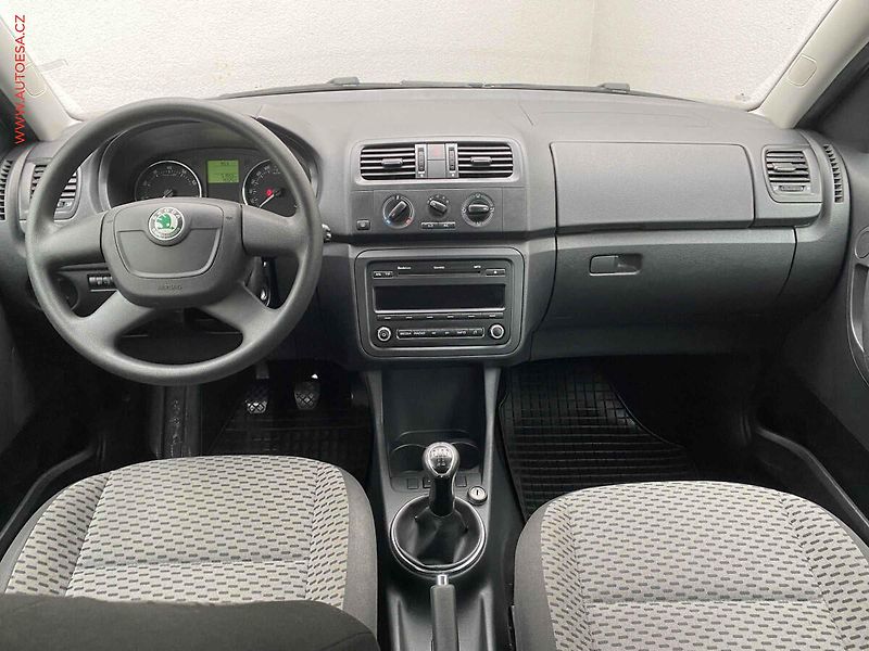 Škoda Roomster (2011) 1.4 16V, ČR, Ambiente, zámek - fotka 8 z 15