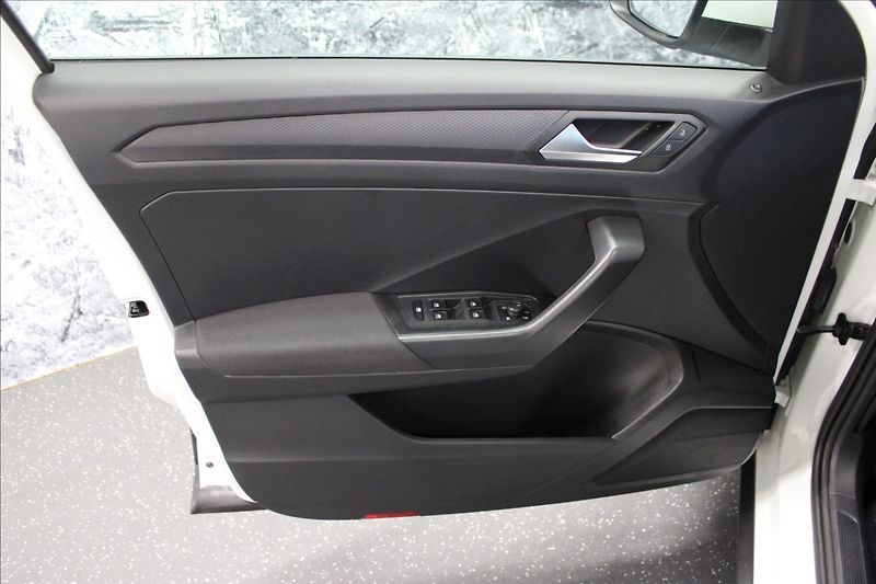 Volkswagen T-Roc 1,6 TDI 1. Majitel CZ TOP - fotka 7 z 35