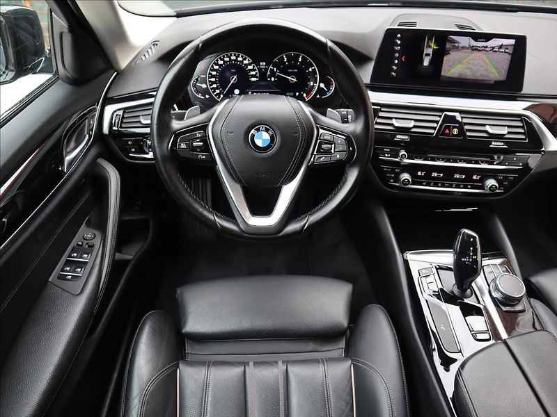 BMW Řada 5 3,0 XD SportLine Adaptive LED - fotka 9 z 45