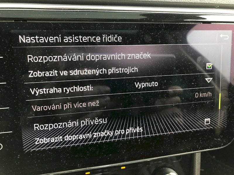 Škoda Superb (2020) GRT L K TS 200/2.0 A7A - fotka 32 z 35