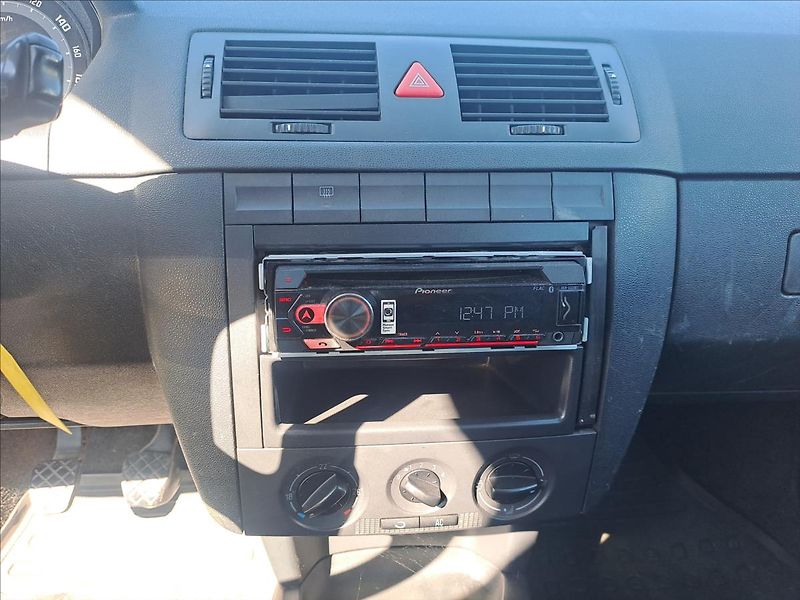 Škoda Fabia 1,2 i BEZ DOKLADŮ - fotka 9 z 10