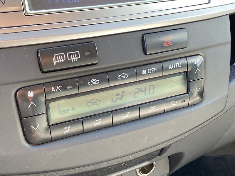 Toyota Hilux 3.0D, ČR, Sol, 4x4, automat - fotka 14 z 18