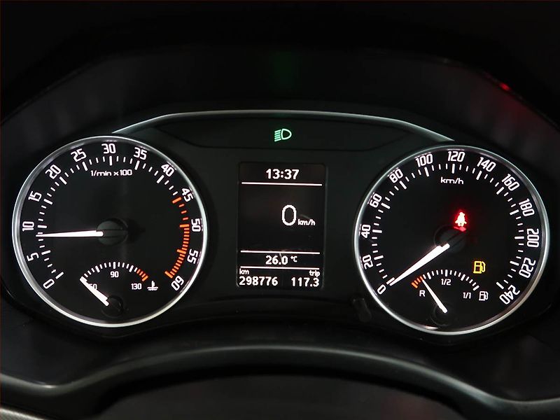 Škoda Octavia (2009) 1.9 TDI, Xenony, Tempomat - fotka 11 z 17