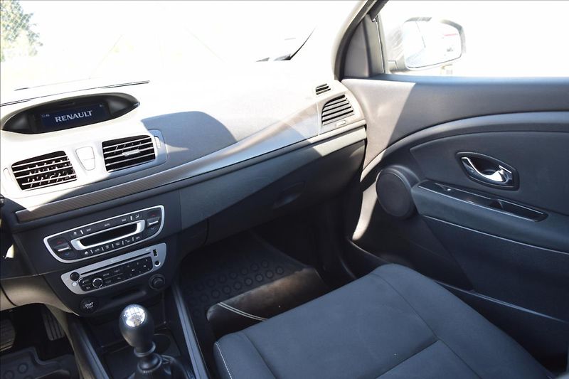 Renault Mégane 1,5 DCI 81KW PO SERVISE TAŽNÉ - fotka 30 z 47