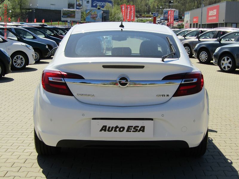Opel Insignia (2015) 2.0CDTI 4x4, Bixenon, kůže - fotka 5 z 18