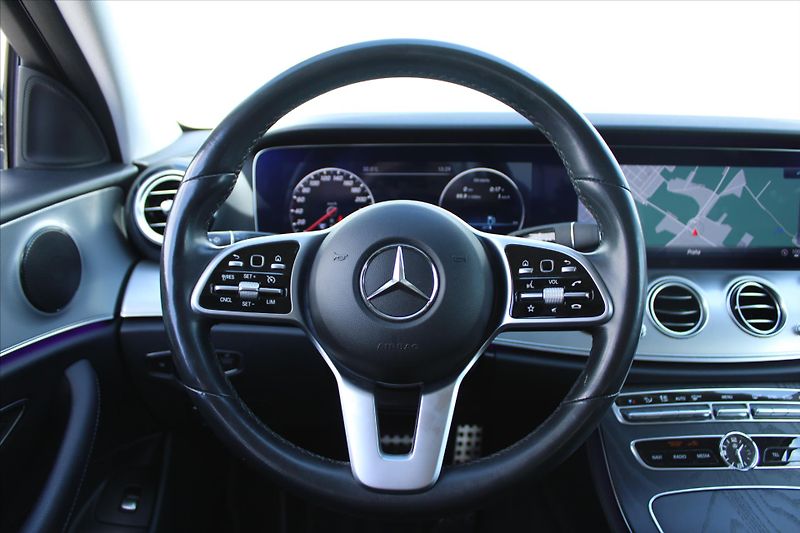 Mercedes-Benz Třídy E 200D AVANTGARDE SERVIS. KN. - fotka 14 z 30