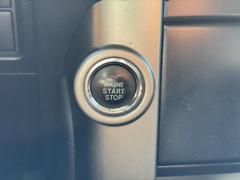 Toyota Land Cruiser 3.0 D-4D 127 kW AUT Tažné - fotka 19 z 36