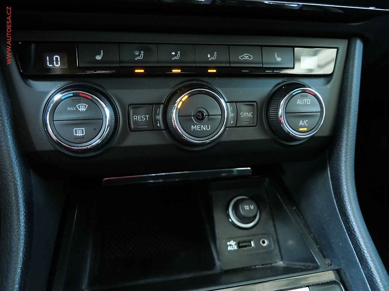 Škoda Superb (2015) 2.0 TDi, ČR, Style, DSG - fotka 21 z 21
