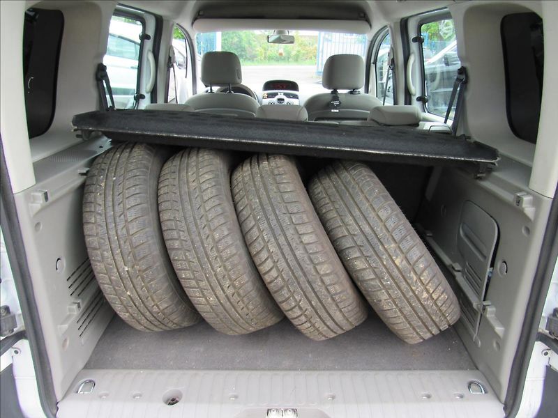 Renault Kangoo 1,5 DCi 63KW 5míst - fotka 24 z 29