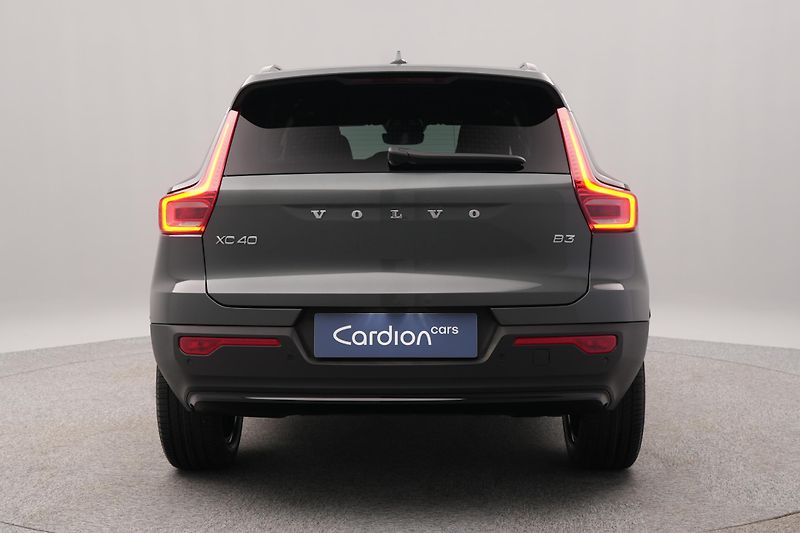 Volvo XC40 (2026) B3 AUT DARK PLUS - fotka 11 z 23