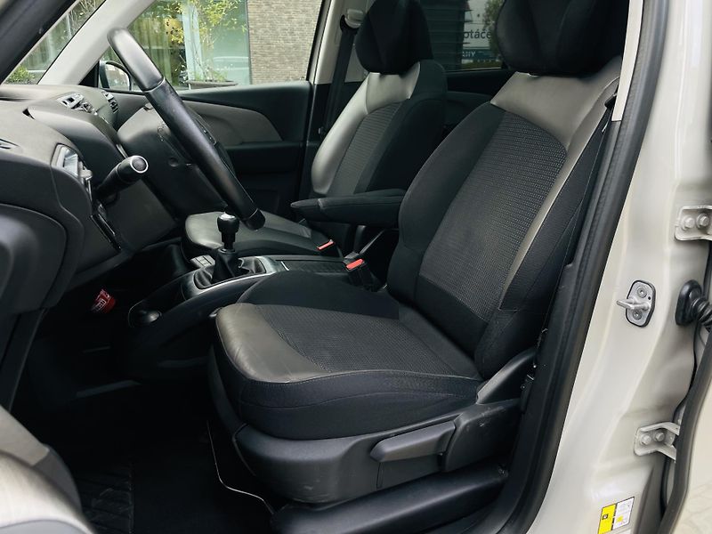 Citroën Grand C4 Picasso 2.0HDi MAN 7MÍST KAMERA TAŽNÉ - fotka 31 z 45