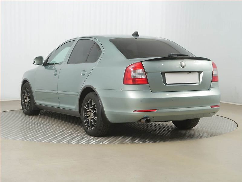 Škoda Octavia (2010) Elegance 1.6 TDI, oblíbený vůz - fotka 3 z 13