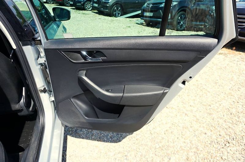 Škoda Rapid (2015) ELEGANCE 1,6 TDI 66 kW - fotka 15 z 38