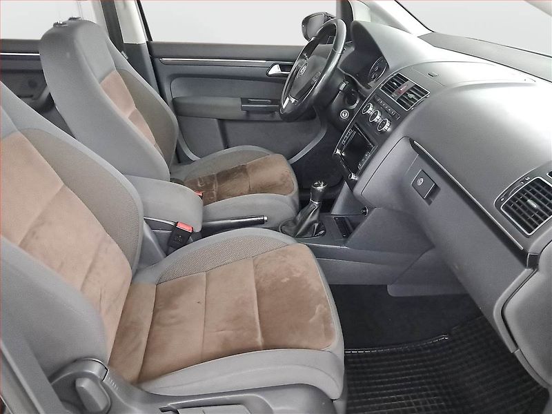 Volkswagen Touran (2013) 1.4 TSI, 7 míst, Tempomat - fotka 9 z 22