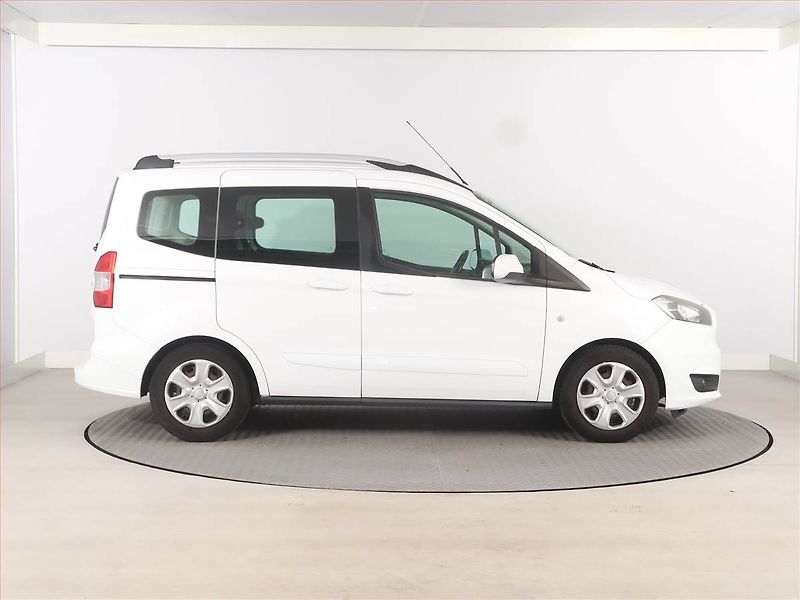 Ford Tourneo Courier (2017) 1.0 EcoBoost, 5Míst, ČR - fotka 6 z 16
