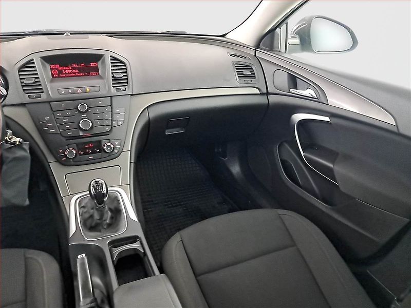 Opel Insignia (2013) 2.0 CDTI, Serv.kniha, Xenony - fotka 8 z 17