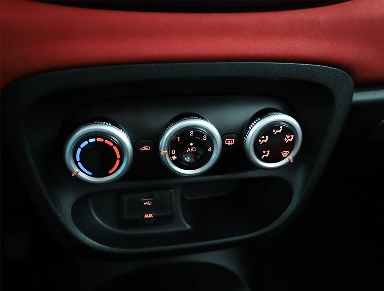 Fiat 500L (2012) 1.4 16V, Tempomat - fotka 10 z 17