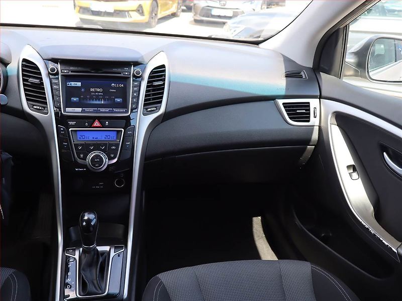 Hyundai i30 (2016) 1.6 CRDi, Automat, Navi - fotka 8 z 19