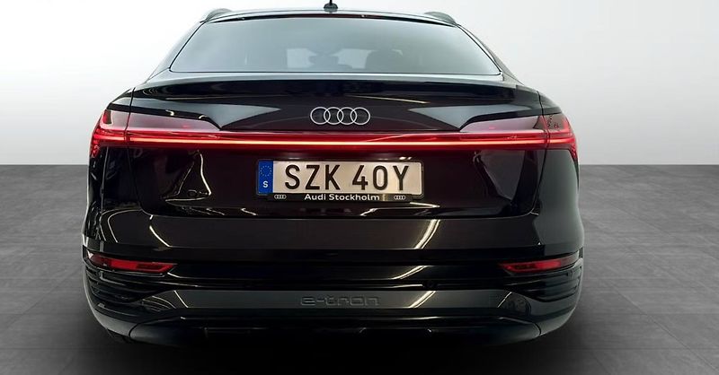Audi Q8 e-tron SB 55 Q 360k Pano Taž Bílý in. - fotka 5 z 25