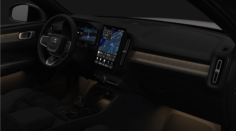 Volvo XC40 (2026) B3 PLUS AUT - fotka 13 z 13