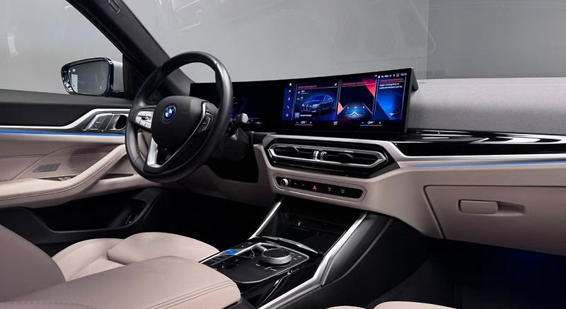BMW i4 eDrive40 GC SoH 95% Bílý in. - fotka 9 z 23