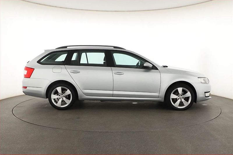 Škoda Octavia (2015) Ambition 2.0 TDI, ČR,1.maj - fotka 6 z 17