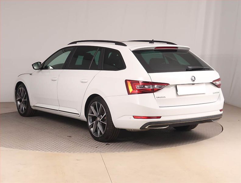 Škoda Superb (2017) Sportline 2.0 TSI, Automat - fotka 4 z 23