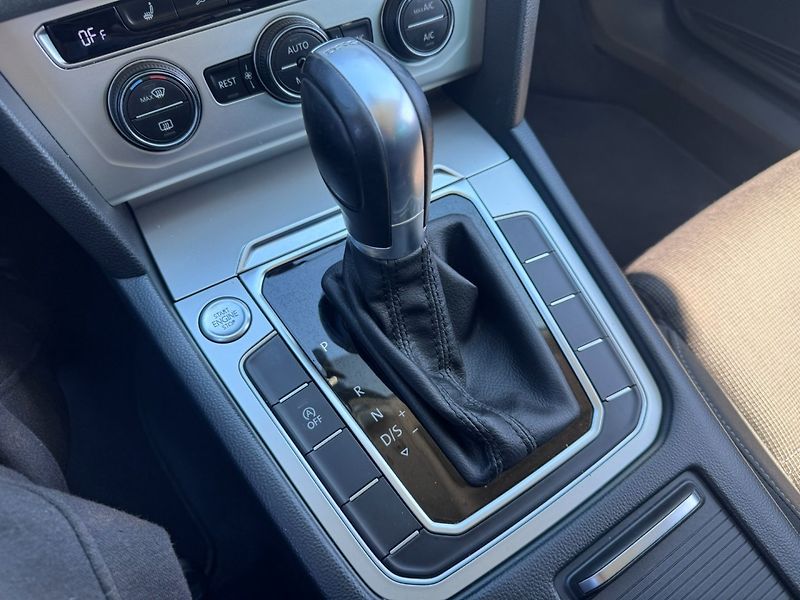 Volkswagen Passat (2015) B8 DSG 2,0 110KW ROZV. BEZ ADB - fotka 32 z 50