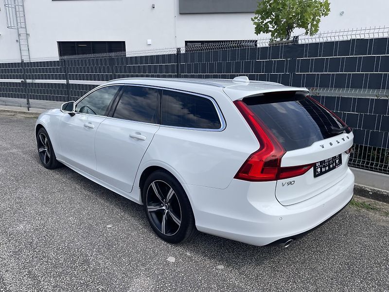 Volvo V90 (2019) 2.0 D4 140kW MOMENTUM - fotka 3 z 32