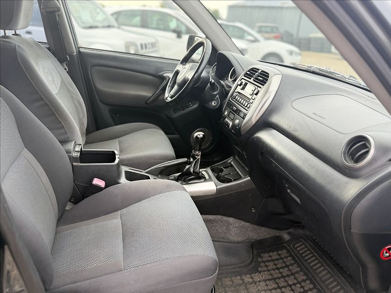 Toyota RAV4 2,0 D-4D 4X4 TAŽNÉ - fotka 20 z 22