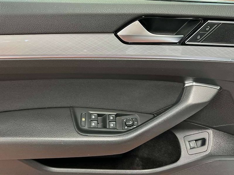 Volkswagen Passat (2022) Variant Business 1.5 TSI - fotka 13 z 20