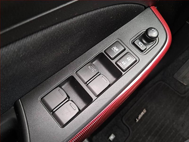 Suzuki Swift (2022) 1.4 BoosterJet Sport - fotka 16 z 19