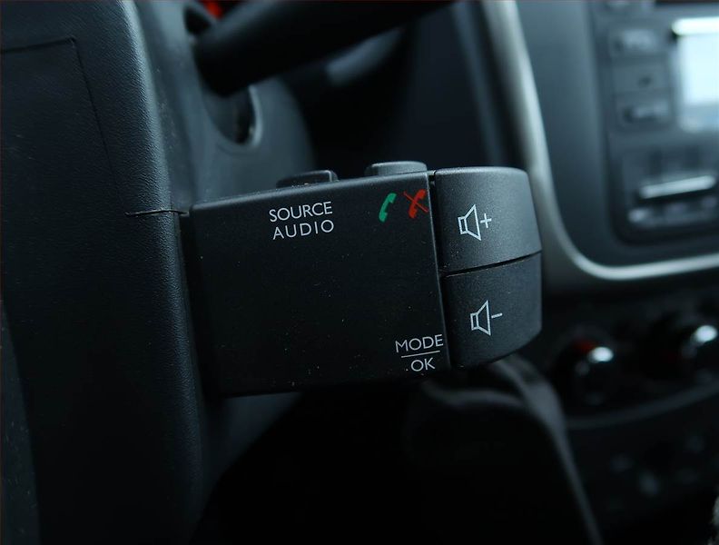 Volkswagen Passat (2020) 1.4 GTE, Automat, Kůže, Navi - fotka 14 z 18