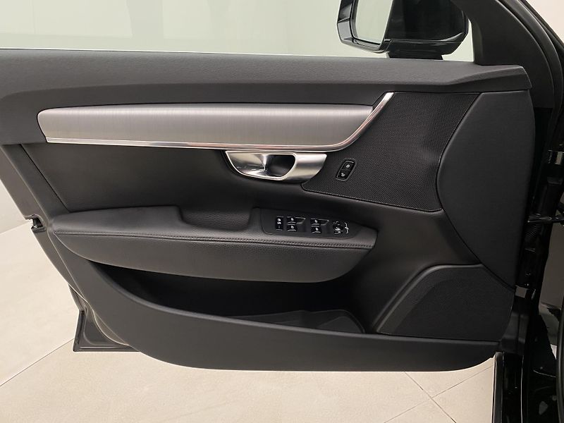 Volvo S90 D4 MOMENTUM AUT  - fotka 7 z 43