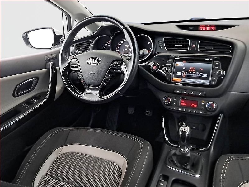 Kia Ceed (2013) 1.6 GDI, Serv.kniha, Navi - fotka 7 z 18