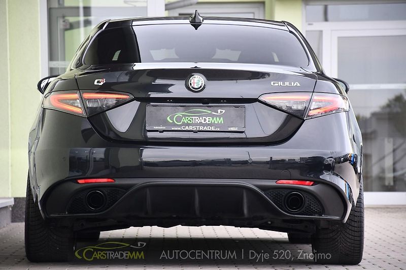Alfa Romeo Giulia 2.0T 16V 206kW VELOCE AT8 Q4 - fotka 4 z 53