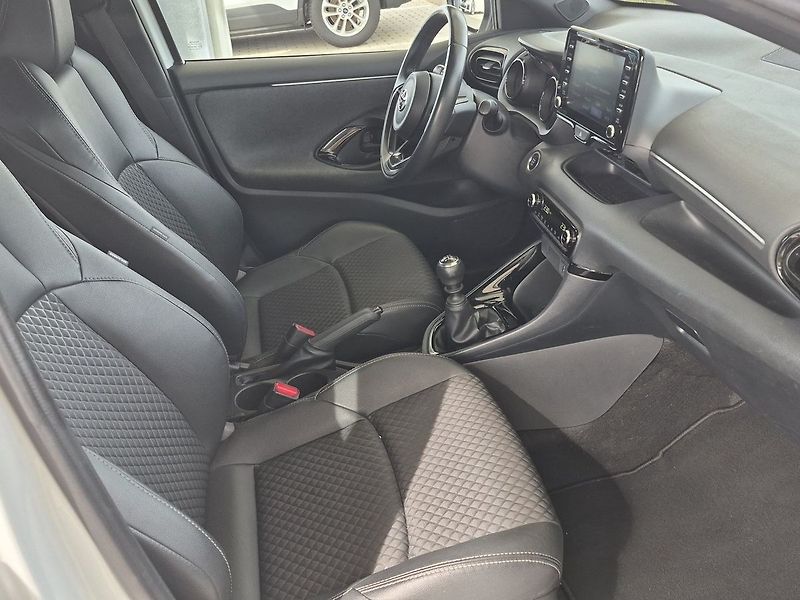 Toyota Yaris Selection Style 1.5 VVT-i 92kW - fotka 12 z 25