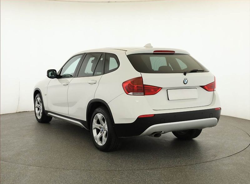 BMW X1 (2010) xDrive20d, 4X4, Serv.kniha - fotka 4 z 15