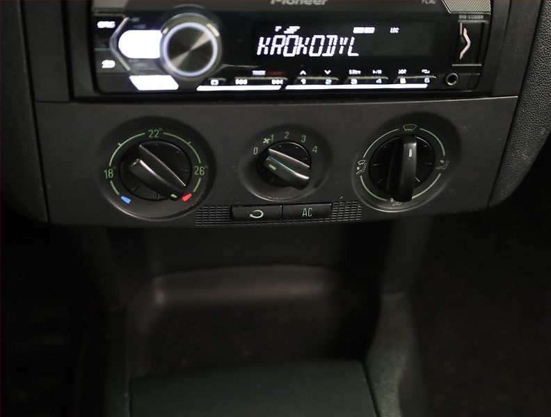 Škoda Fabia (2005) 1.2, nová STK, Klima - fotka 10 z 11