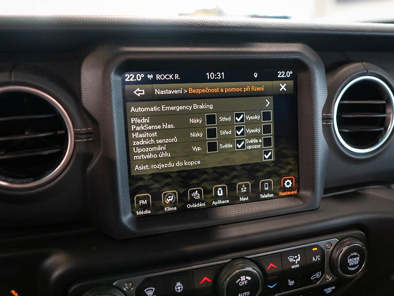 Jeep Wrangler (2021) 2.0 Sahara Overland - fotka 33 z 36