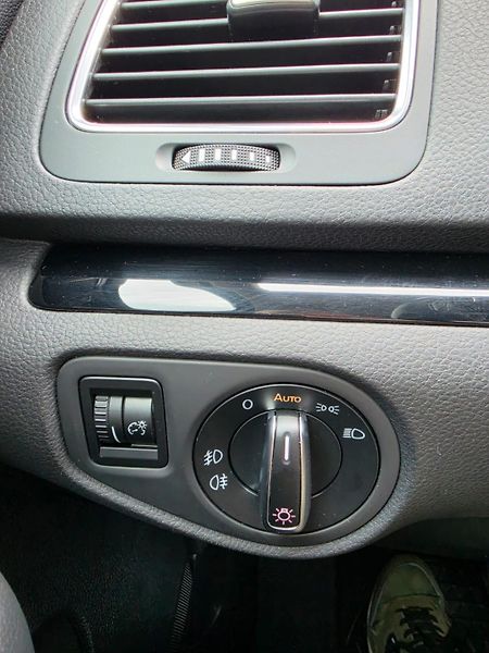 Volkswagen Sharan 2.0TDI DSG 4x4 7-M Webasto TZ - fotka 21 z 33